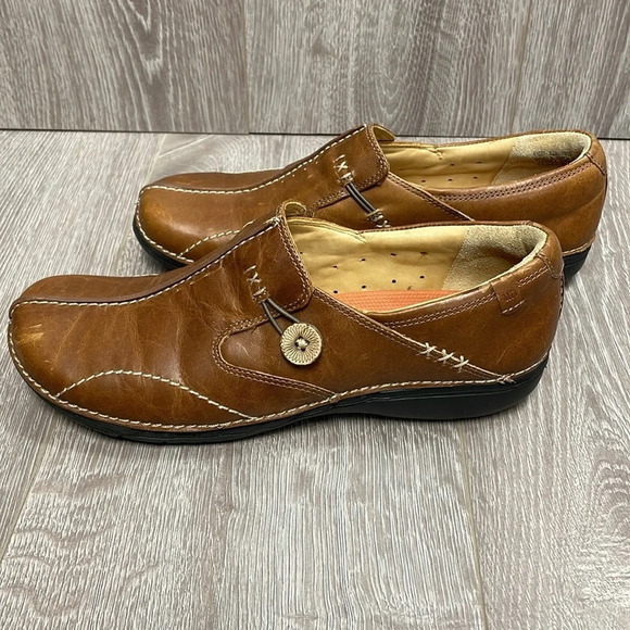 Clarks Unstructured Un.Loop Slip On Brown Leather Comfort Shoe 9.5N - Picture 3 of 16